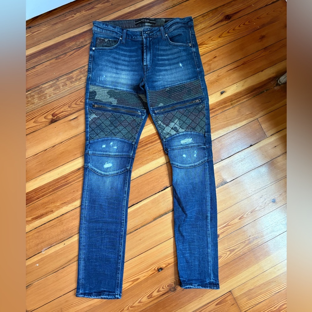 Guess Men's Dark Blue Skinny Jeans with Camo and Zippers - size 32 regular